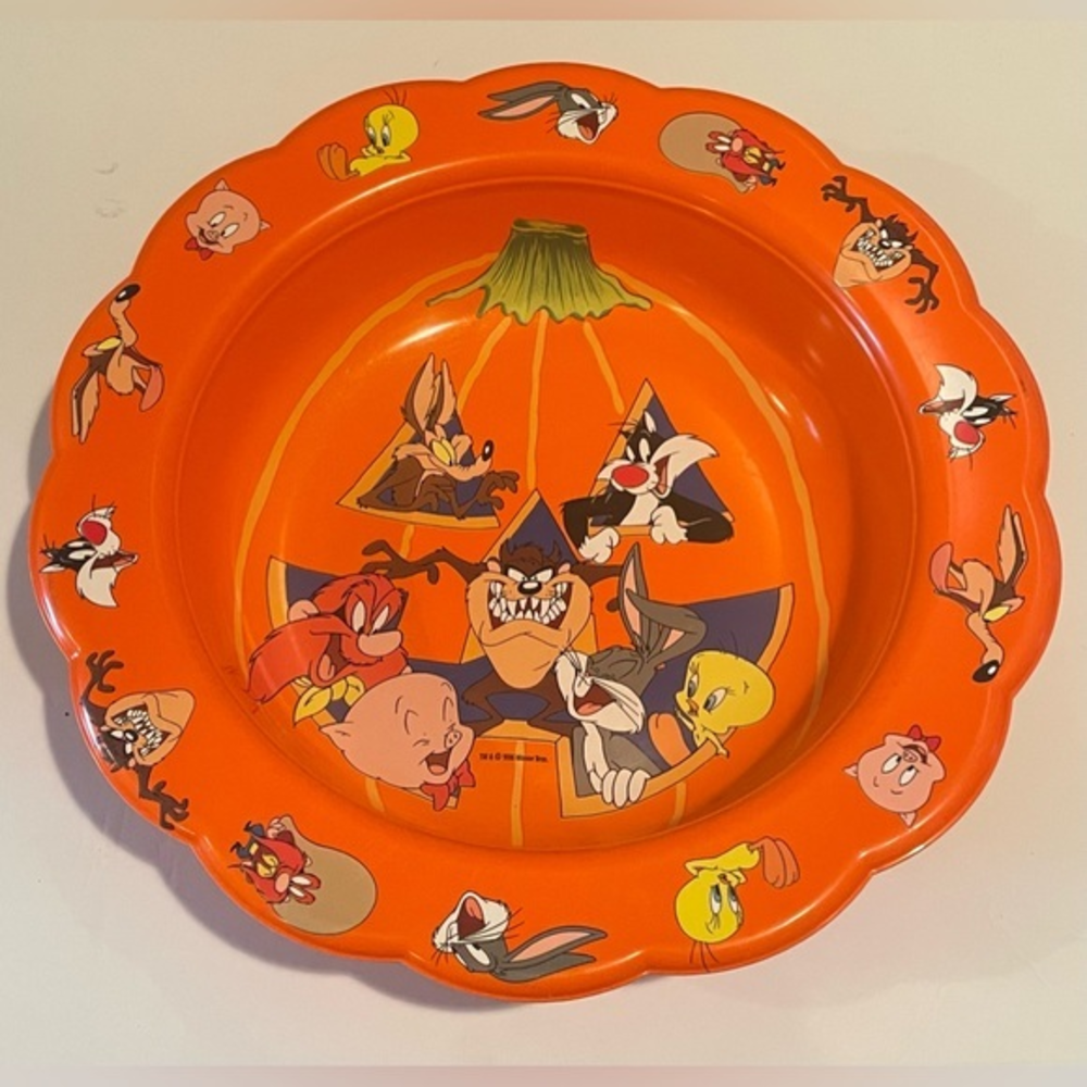 Vtg Halloween Looney Tunes Plastic Trick or Treat Candy Bowl 14" 1996 Bugs Bunny